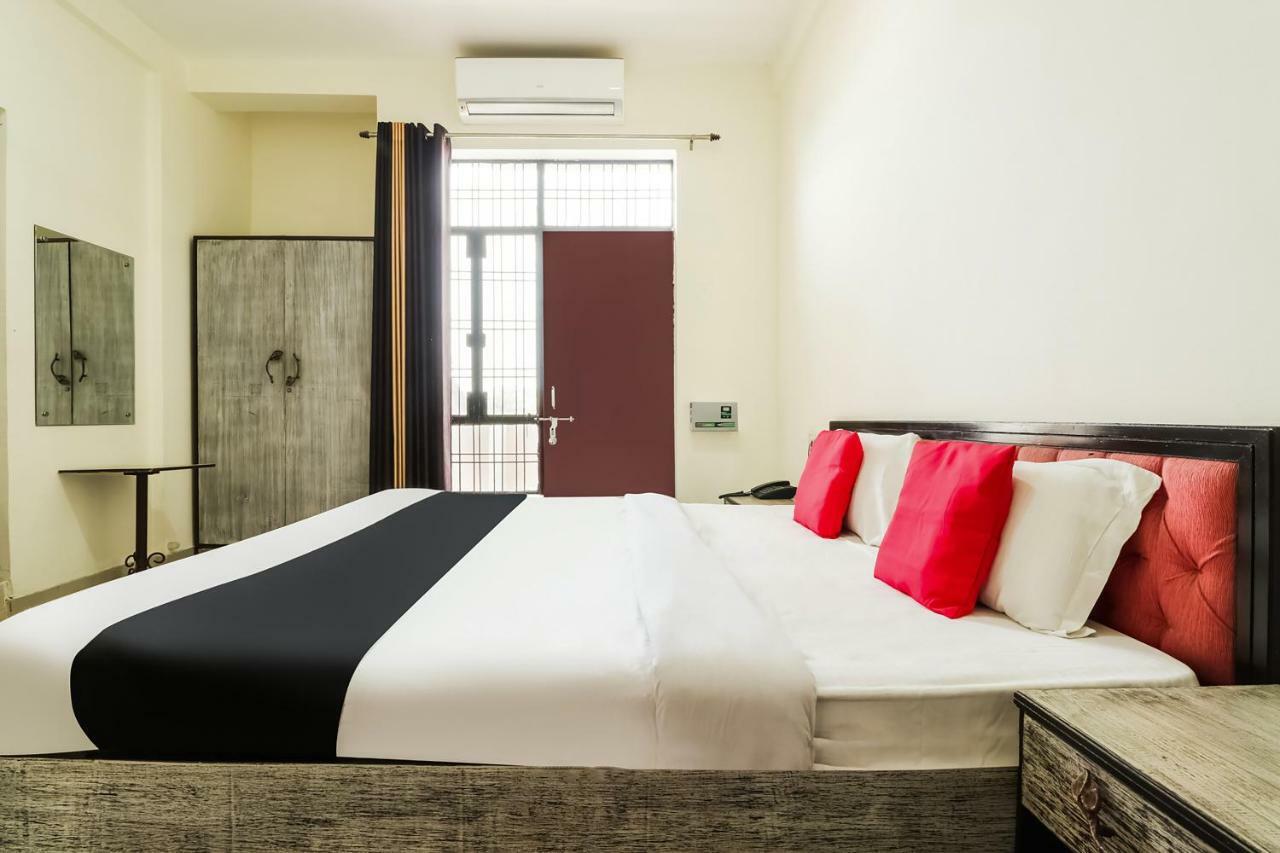 Capital O 60233 Brij Ki Rasoi Deluxe Hotel Lucknow Exterior photo