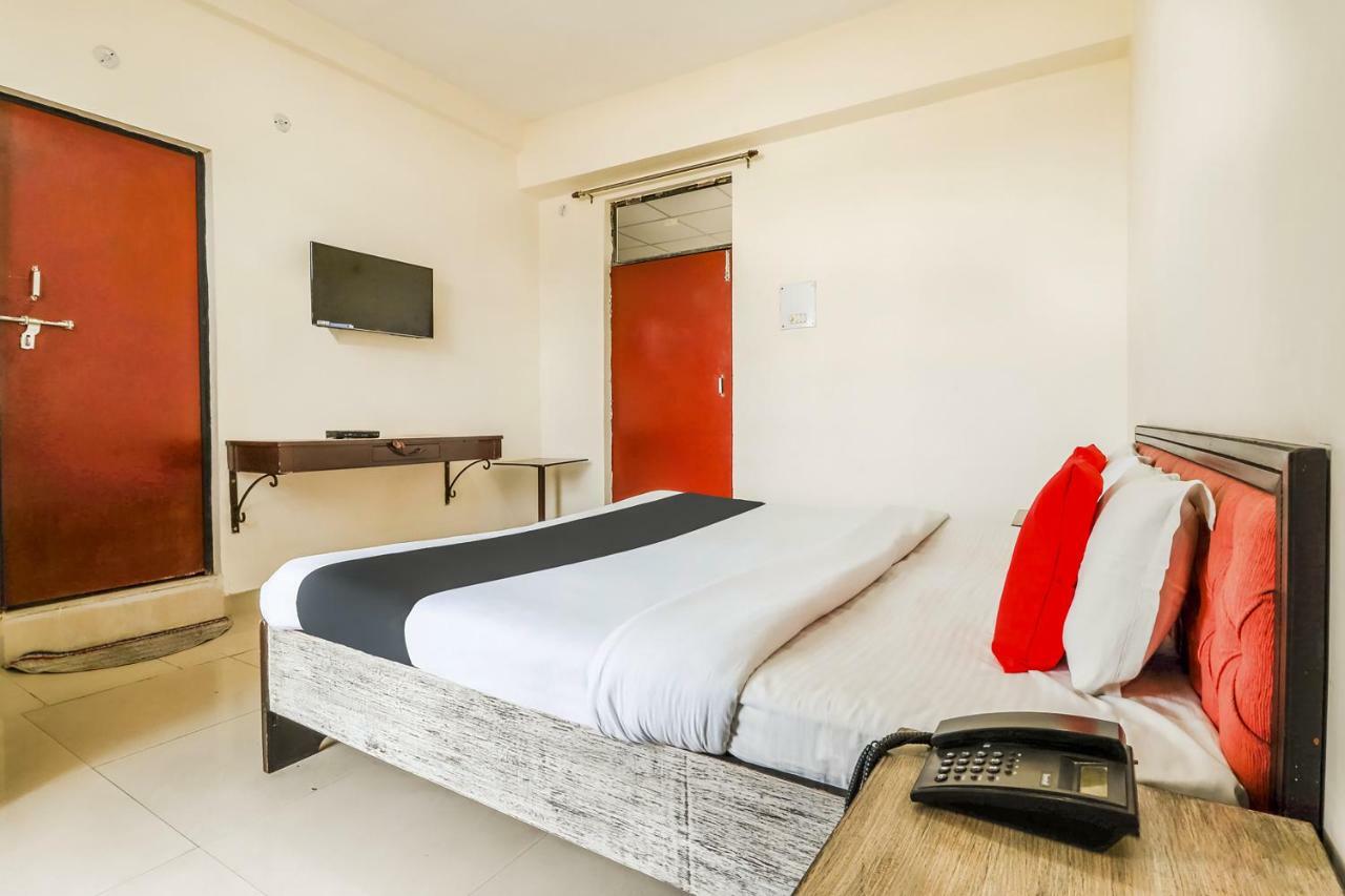 Capital O 60233 Brij Ki Rasoi Deluxe Hotel Lucknow Exterior photo